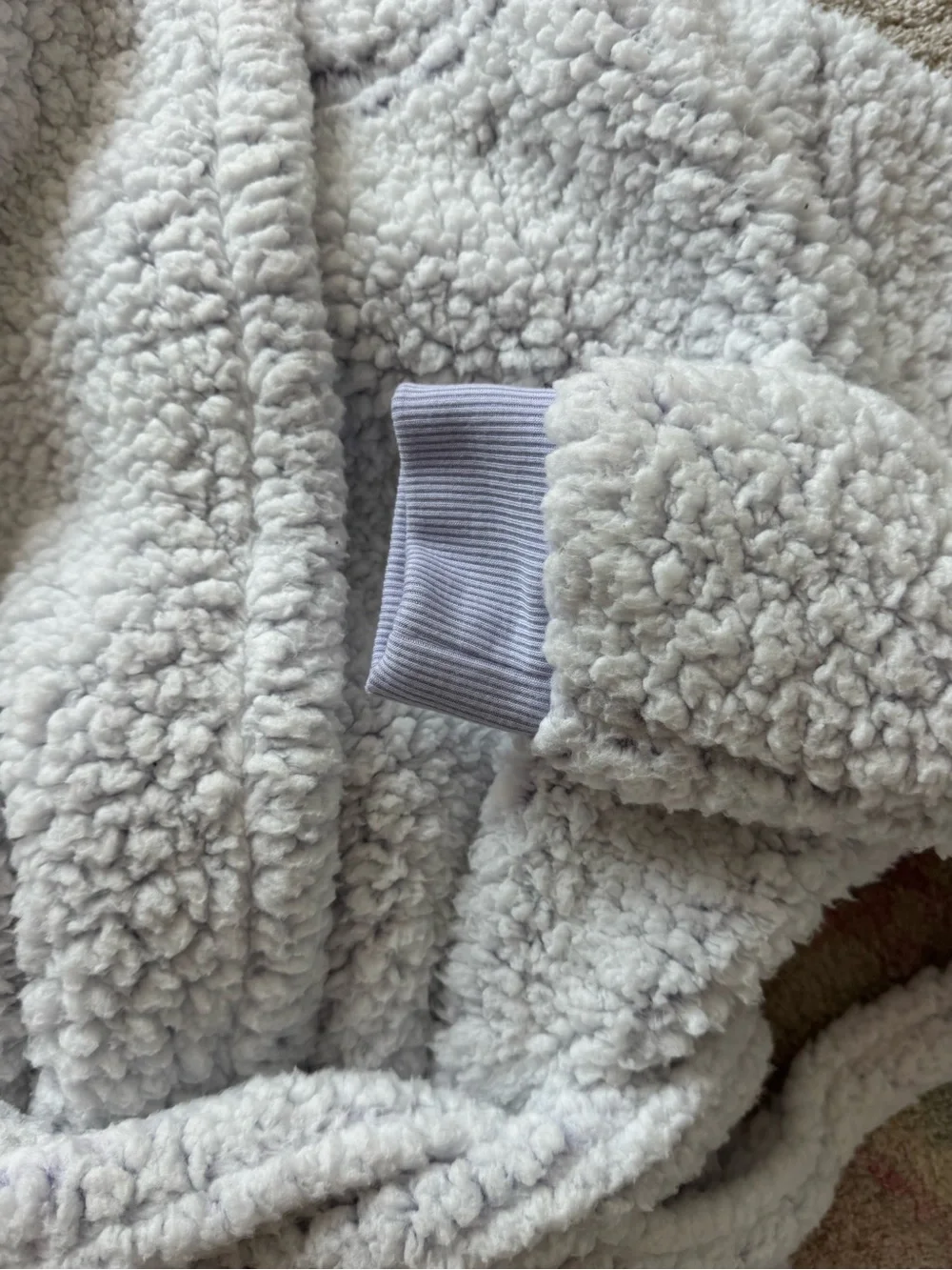 Cozy Sherpa Hooded Robe in Light Purple/Gray